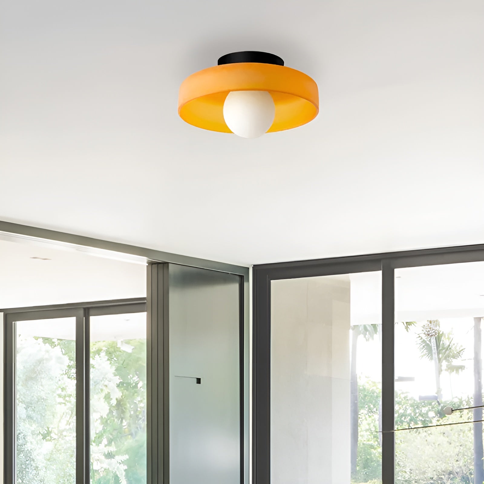 Lunivex - Rund loftlampe med matteret glas i moderne design