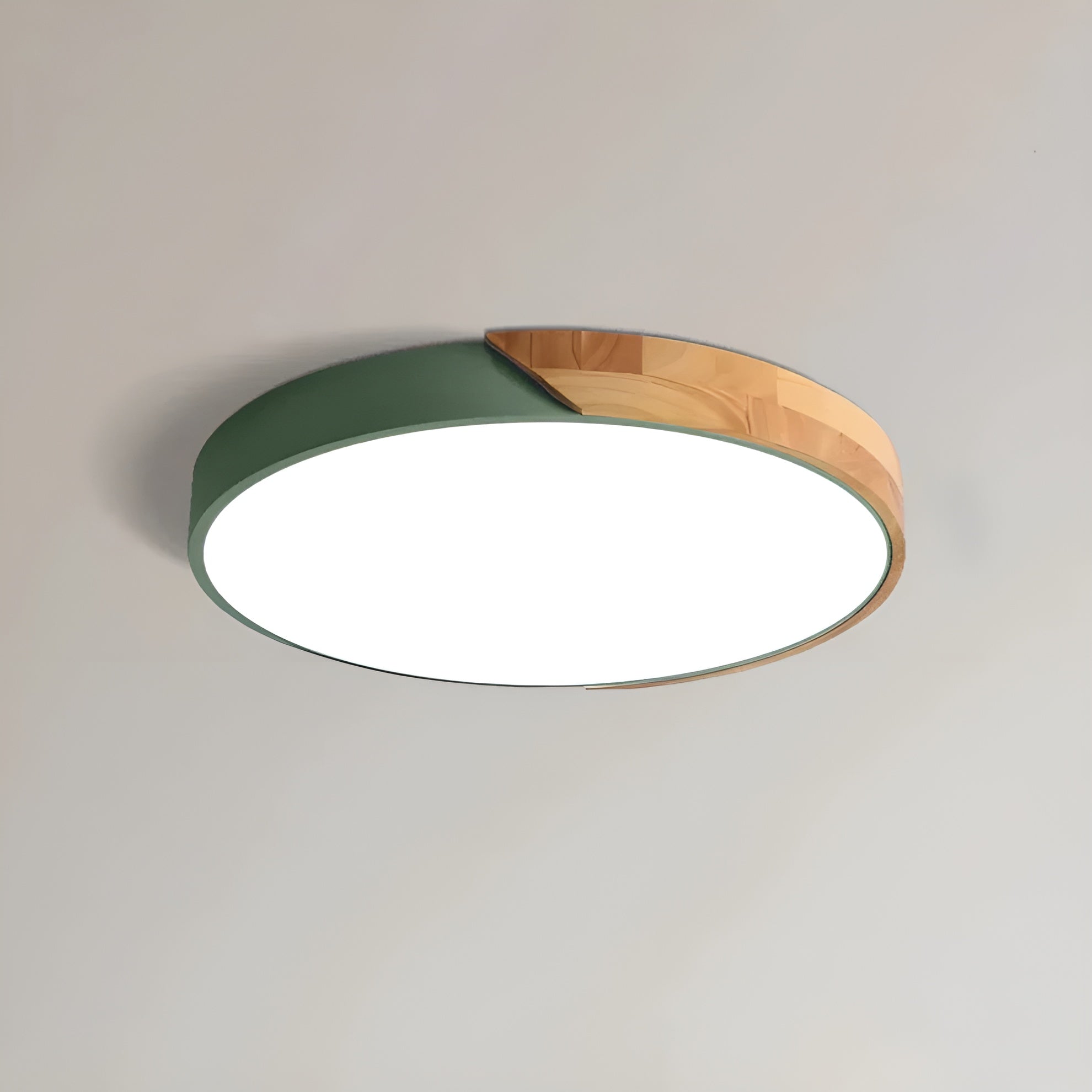Nordelya - Skandinavisk loftlampe i træ med minimalistisk LED lys