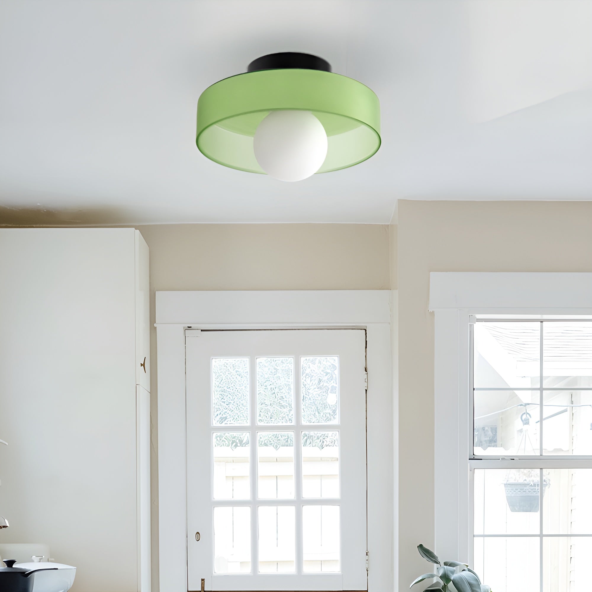 Lunivex - Rund loftlampe med matteret glas i moderne design