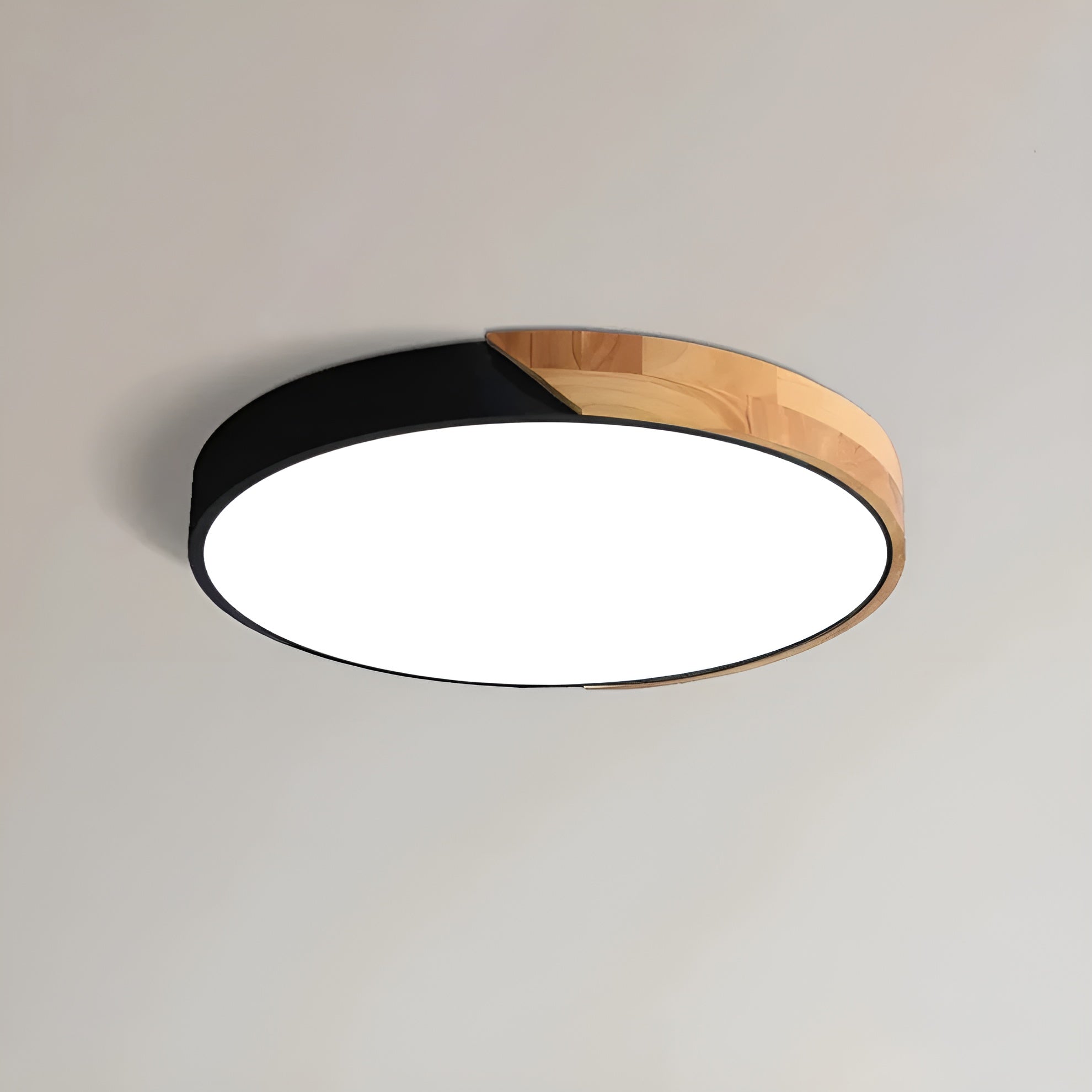 Nordelya - Skandinavisk loftlampe i træ med minimalistisk LED lys