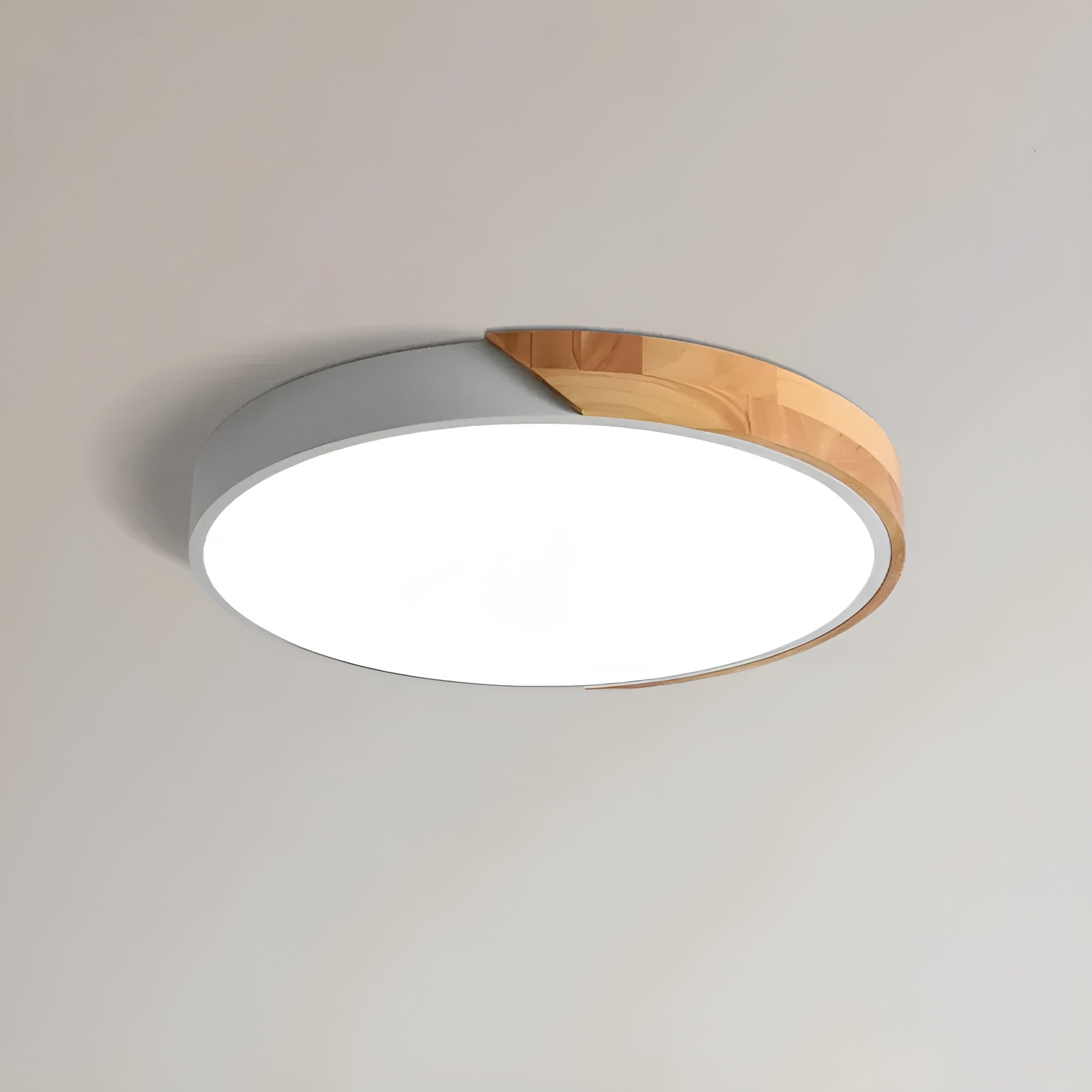Nordelya - Skandinavisk loftlampe i træ med minimalistisk LED lys