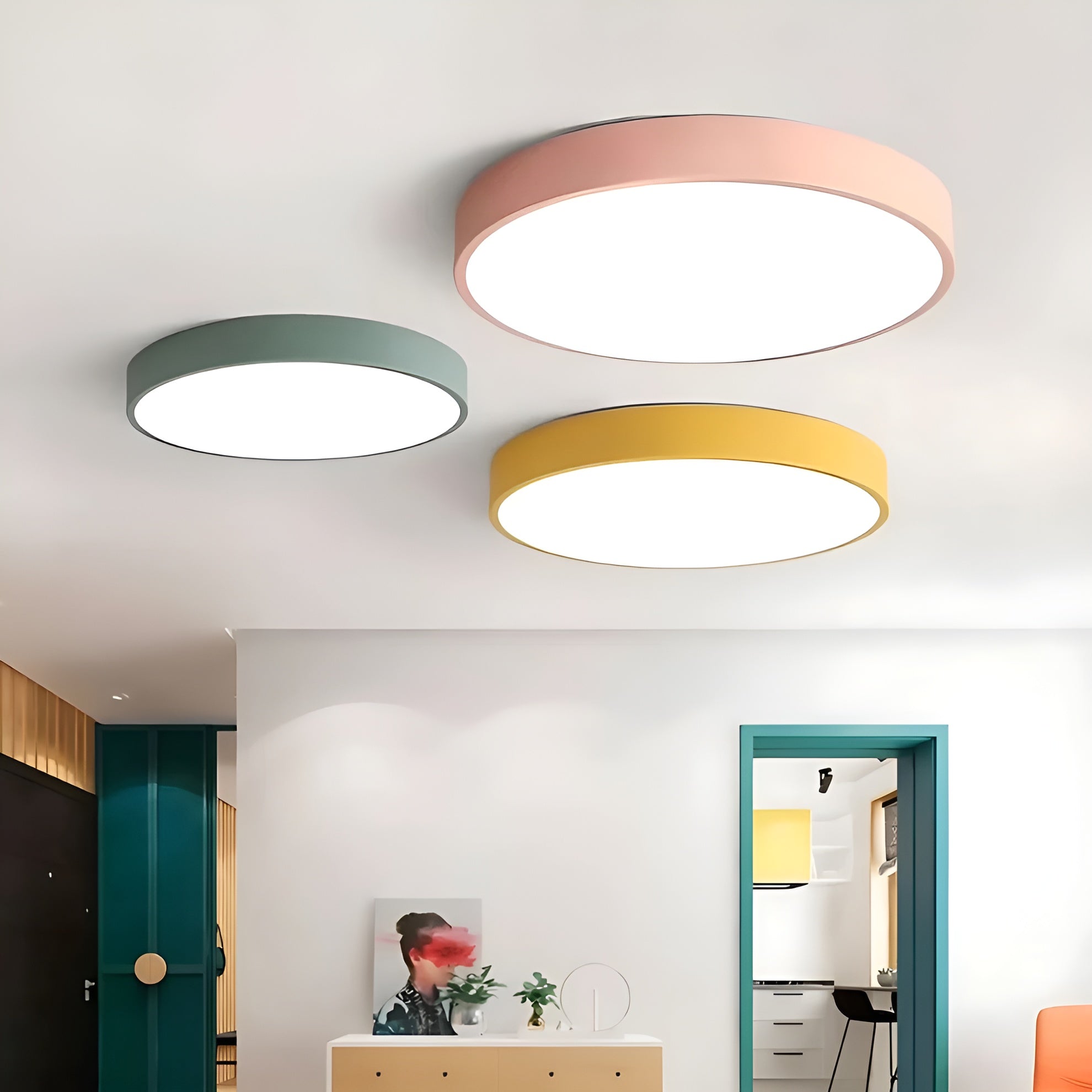 Nordelya - Skandinavisk loftlampe i træ med minimalistisk LED lys