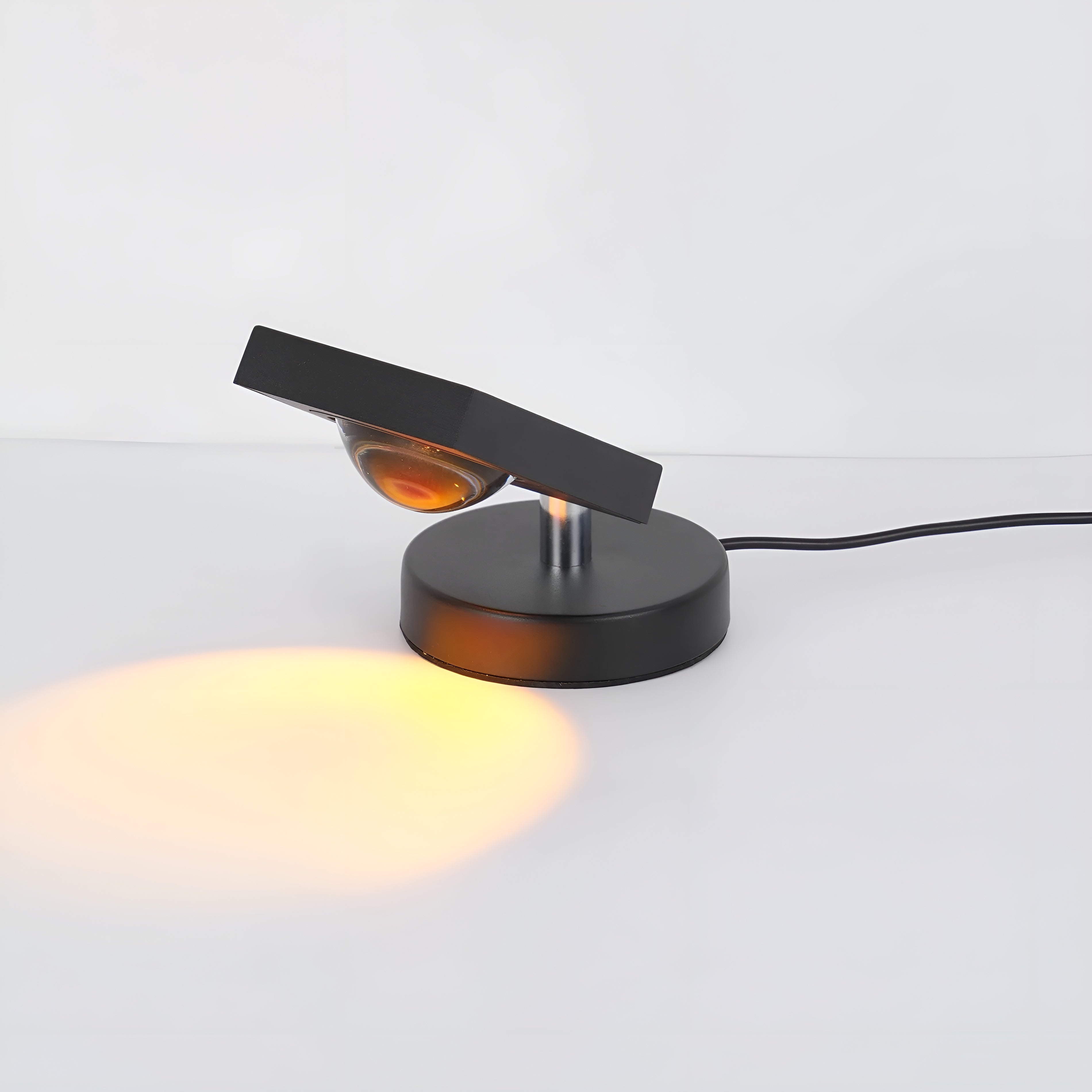 Solunor – Stemningsbordlampe med halo lys i solnedgangsfarver