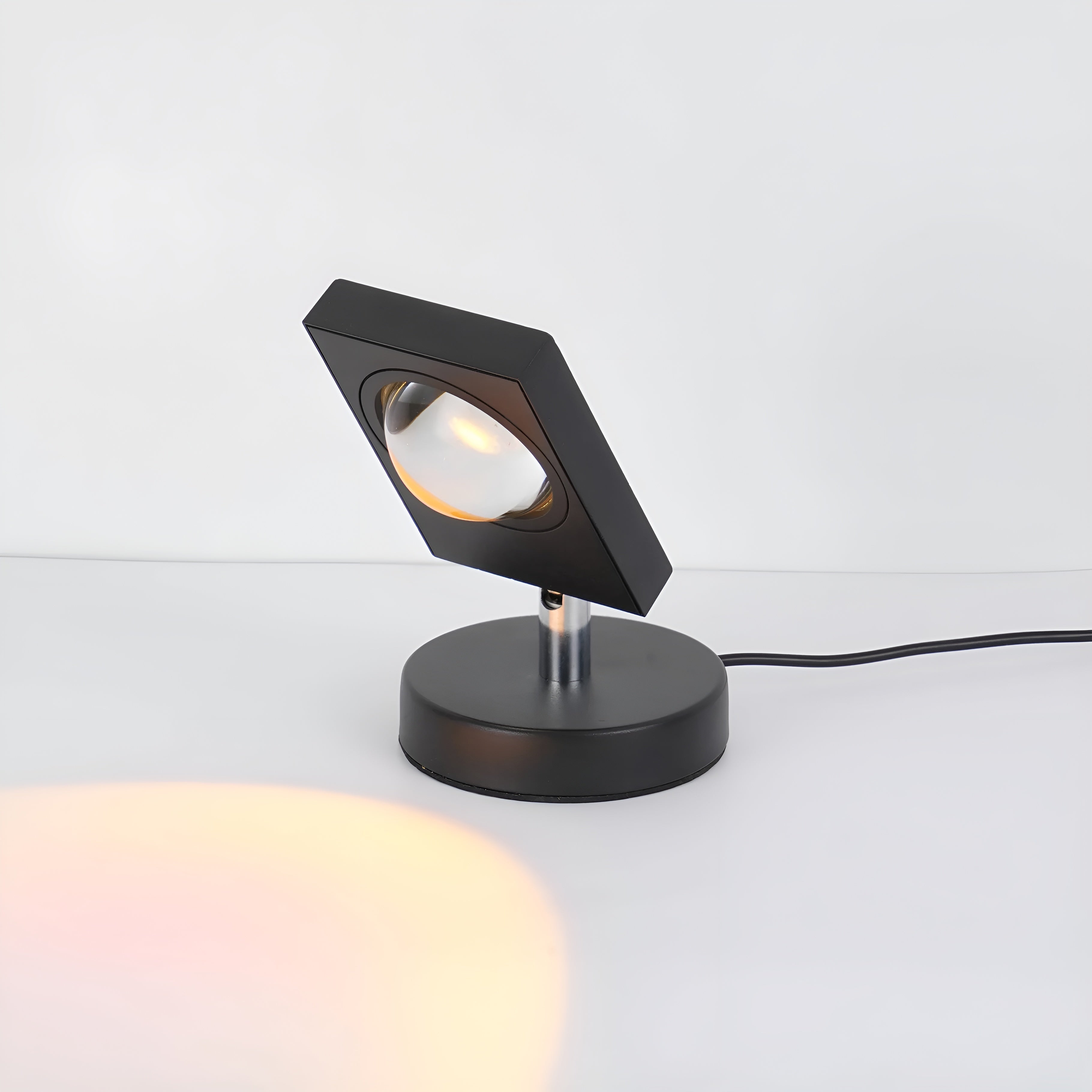 Solunor – Stemningsbordlampe med halo lys i solnedgangsfarver