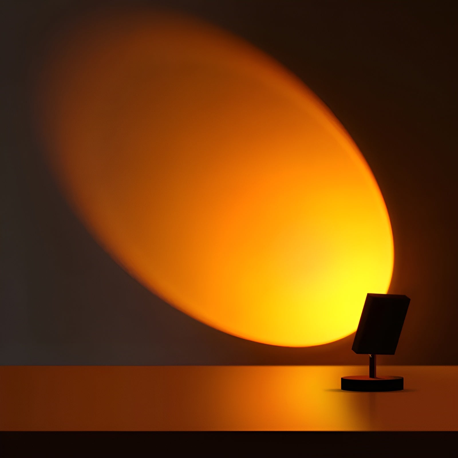 Solunor – Stemningsbordlampe med halo lys i solnedgangsfarver
