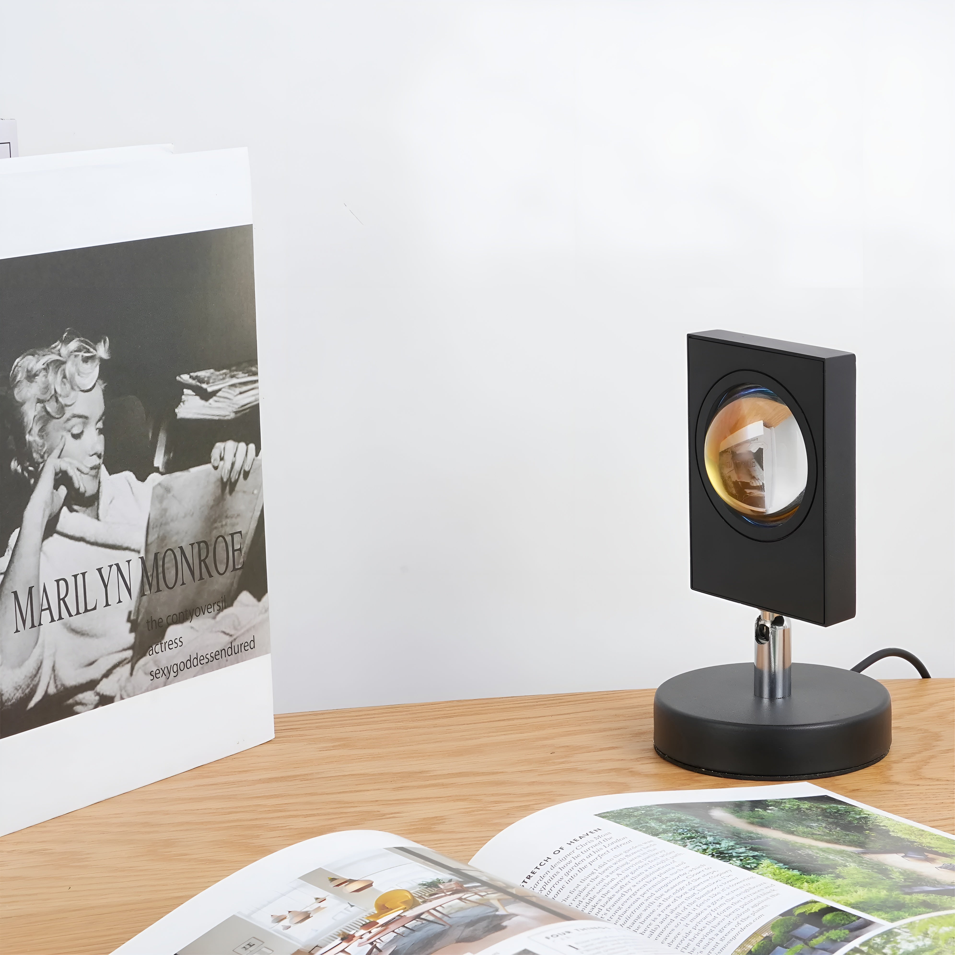 Solunor – Stemningsbordlampe med halo lys i solnedgangsfarver