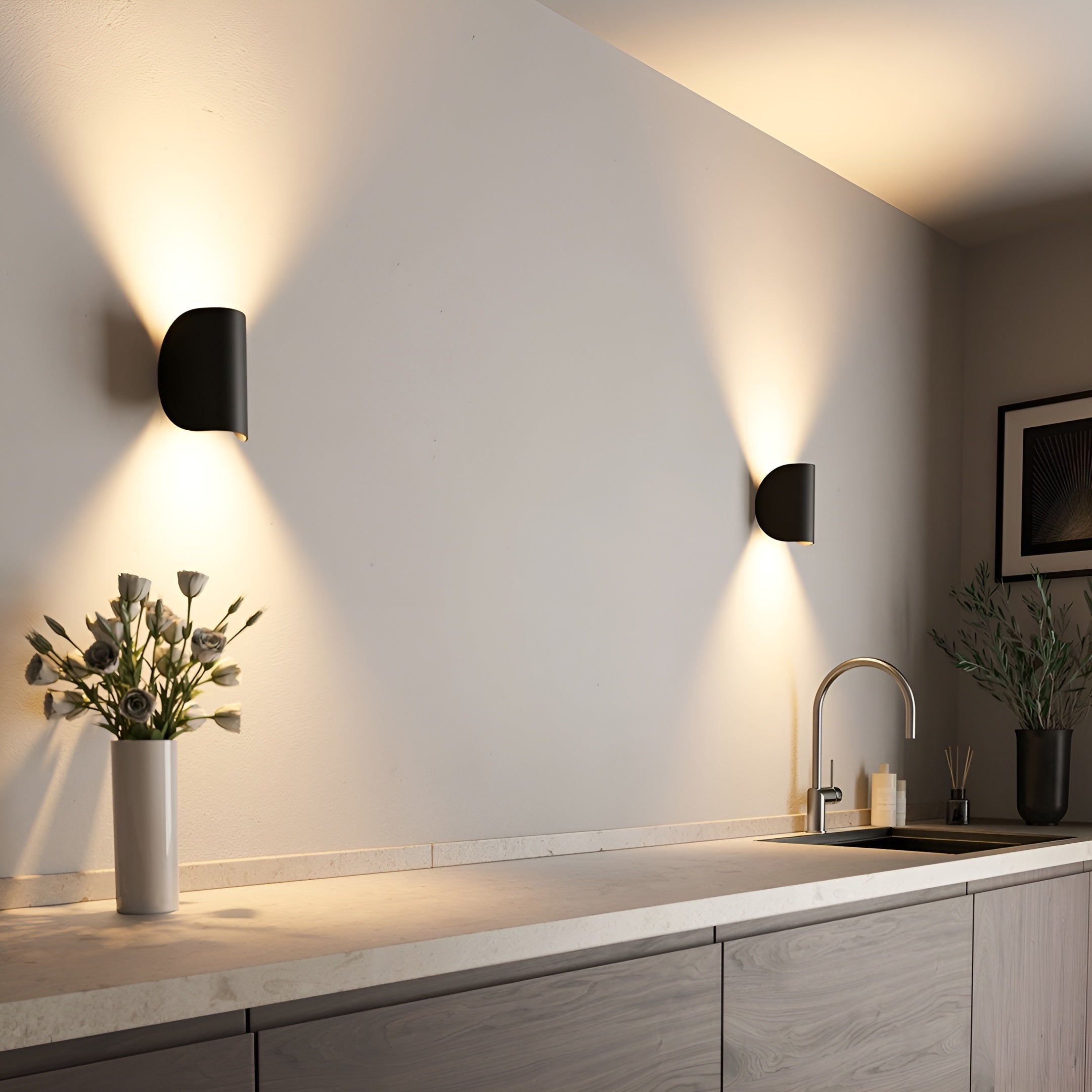 ArcLume – Skulpturel LED-væglampe i sort eller hvid aluminium