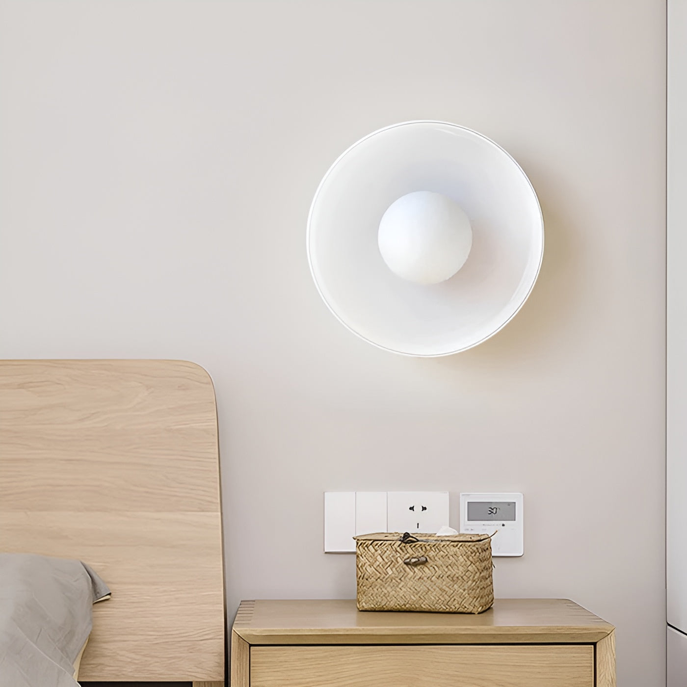 Lunivex - Rund loftlampe med matteret glas i moderne design