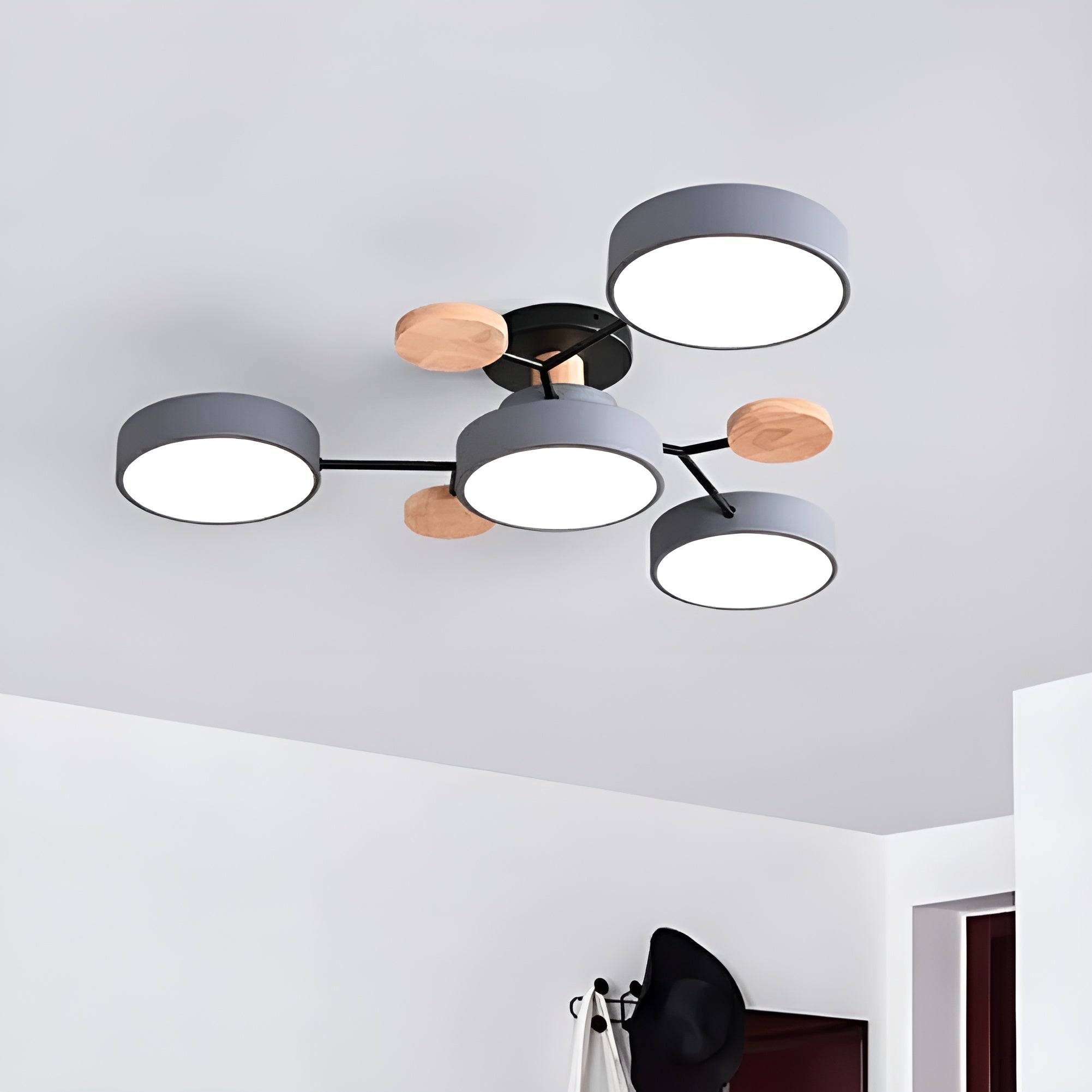 Orbivon – Rund loftlampe i jern og akryl med moderne LED lys