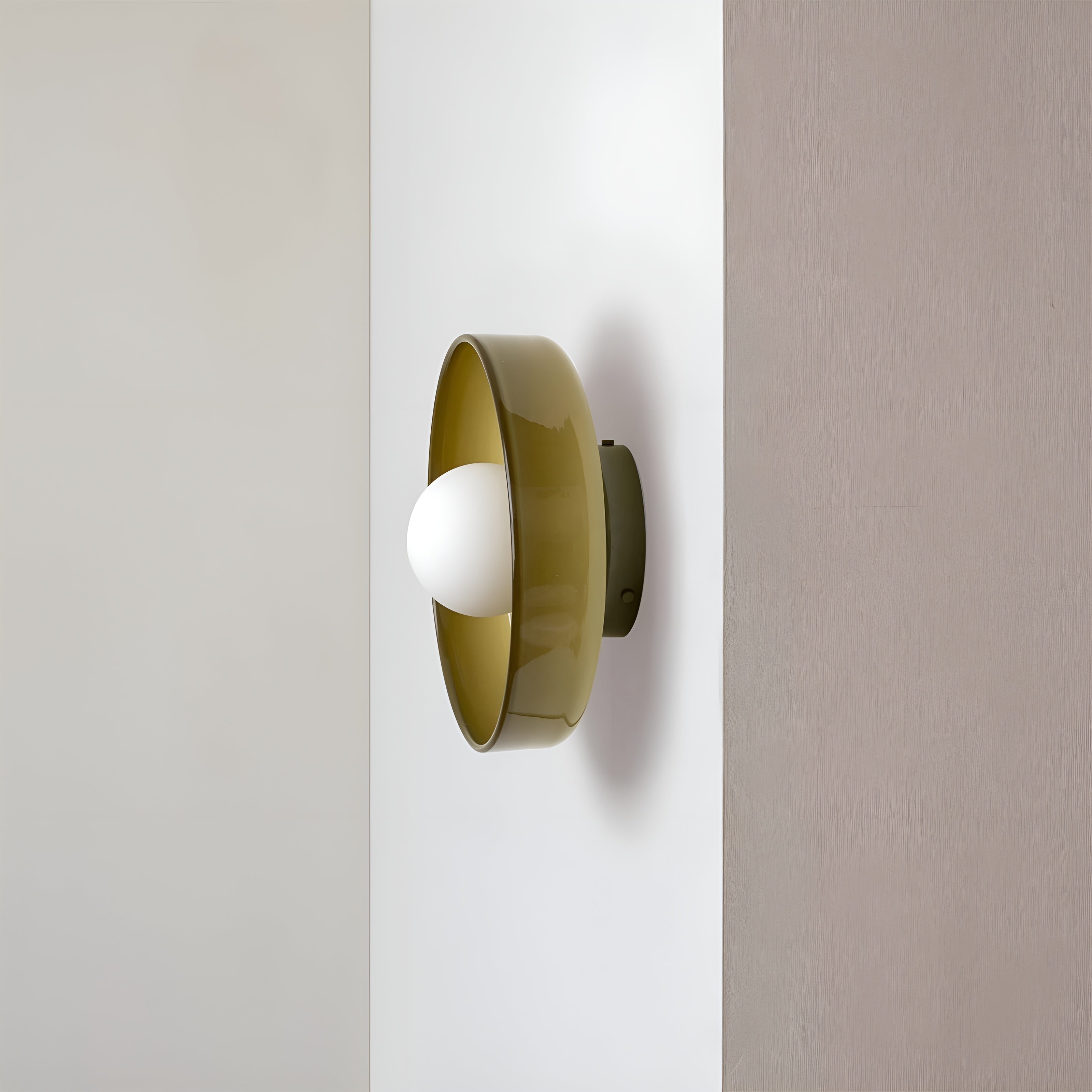 Lunivex - Rund loftlampe med matteret glas i moderne design