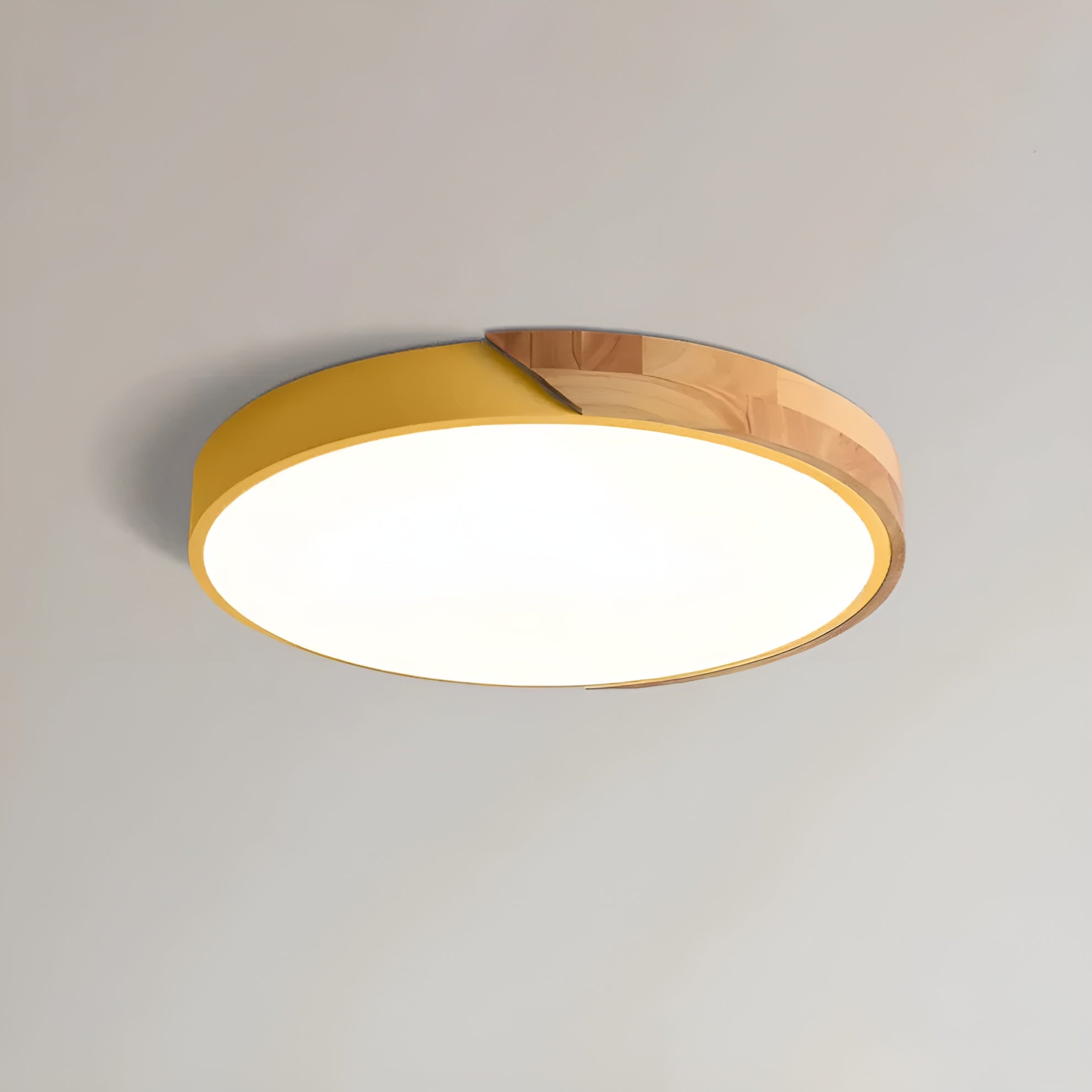 Nordelya - Skandinavisk loftlampe i træ med minimalistisk LED lys