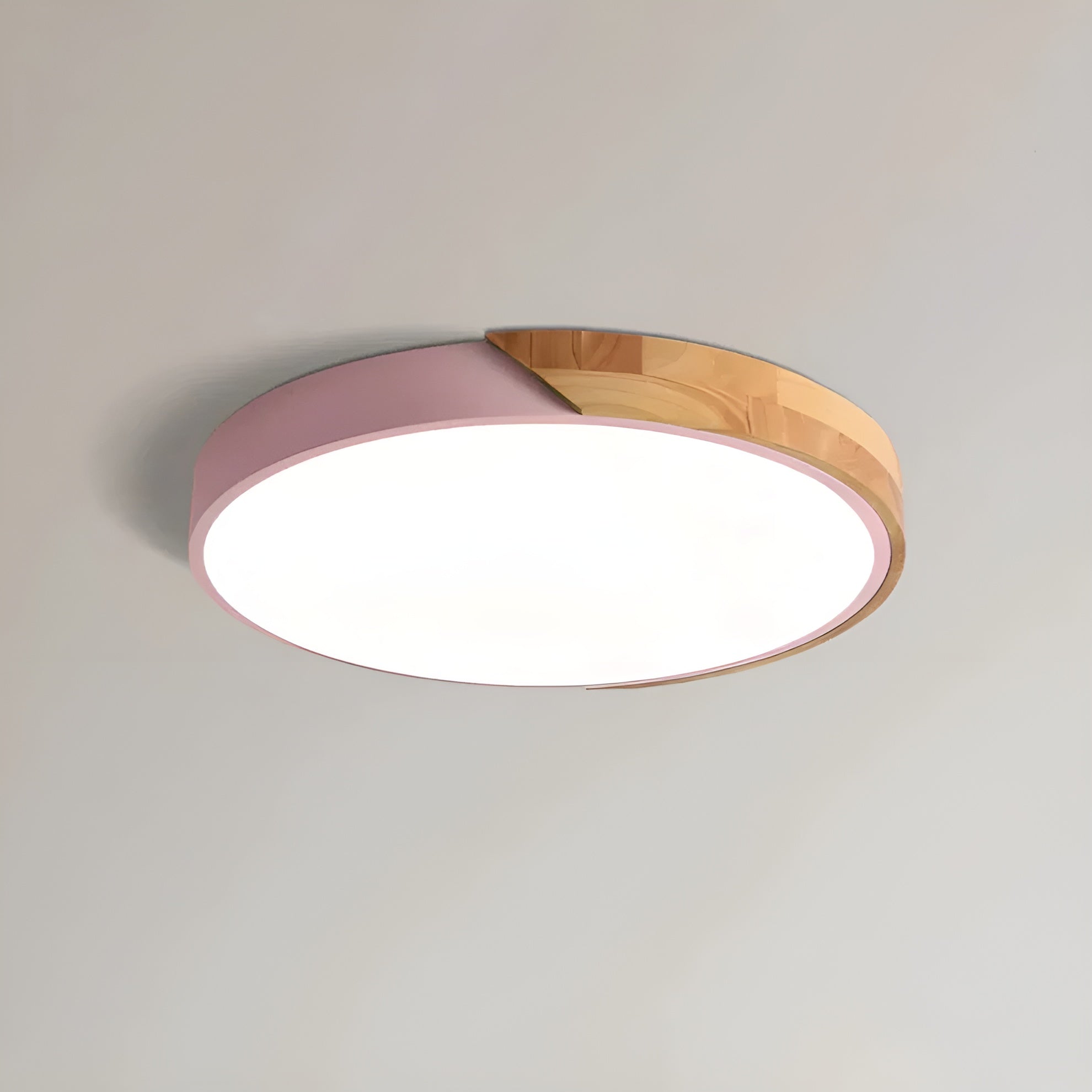 Nordelya - Skandinavisk loftlampe i træ med minimalistisk LED lys