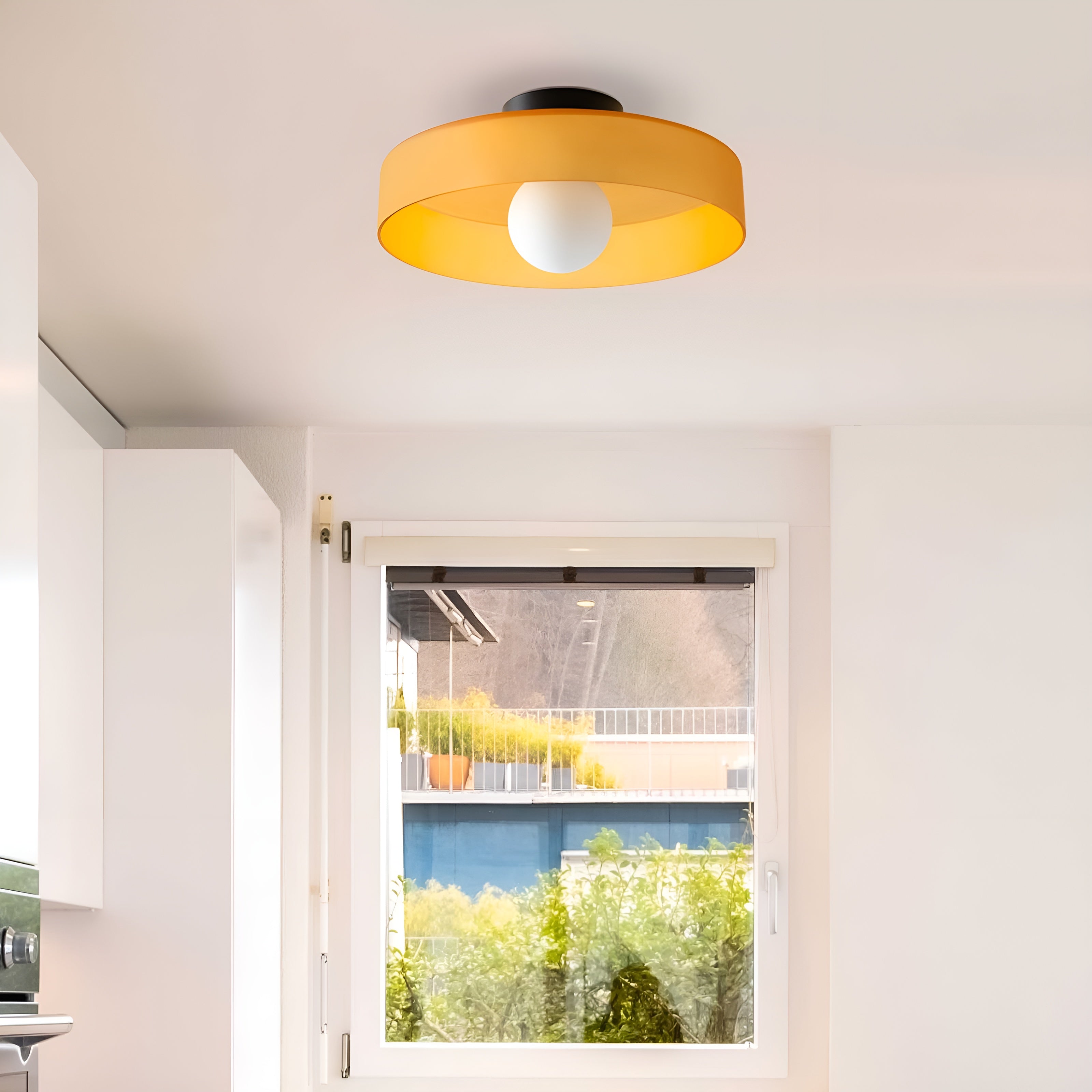 Lunivex - Rund loftlampe med matteret glas i moderne design