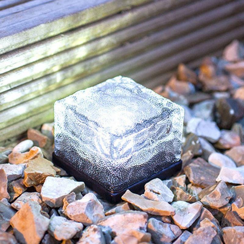 Luminora – Solcelle havelampe med vandrippel lyseffekt