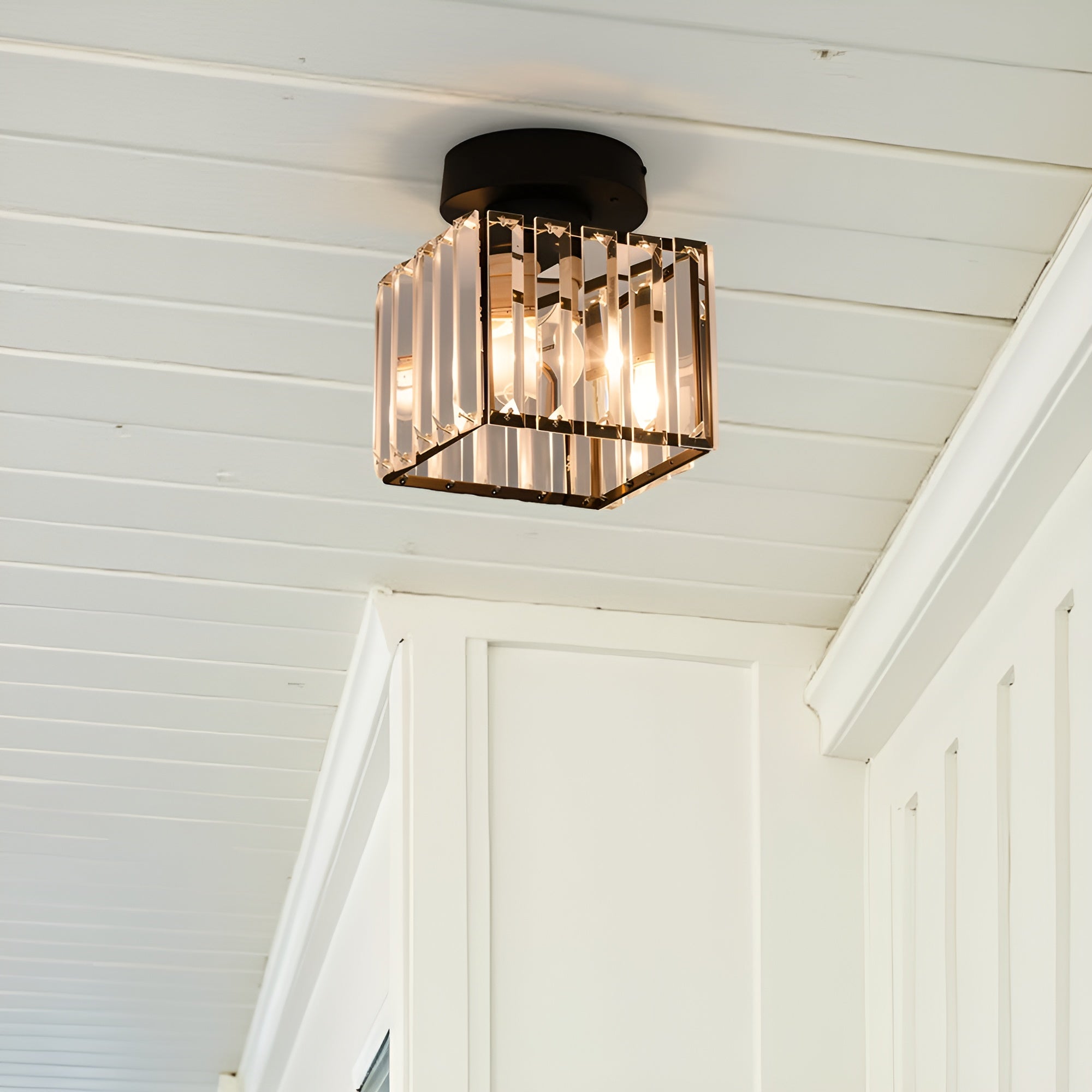 Aurevia – Moderne sort loftlampe med krystal til entré