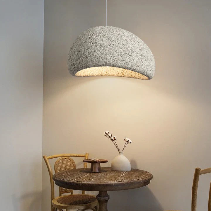 Zenvara – Nordisk wabi sabi pendellampe med blødt LED lys