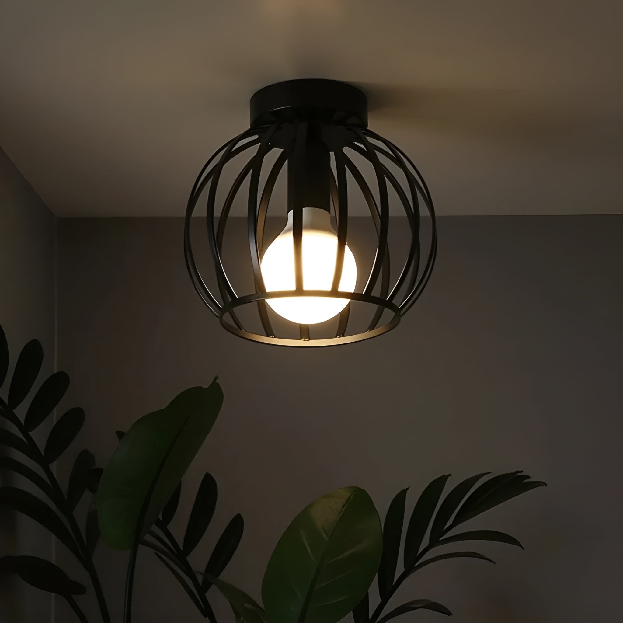 Noirvex – Industriel sort loftlampe med minimalistisk design