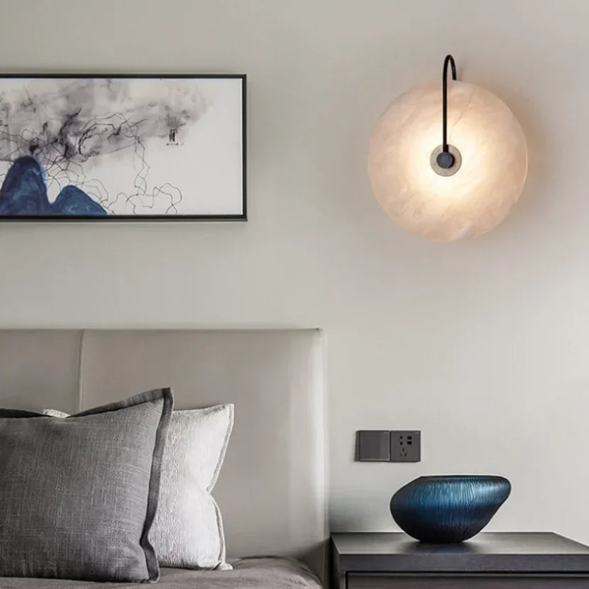 Marblux – Eksklusiv væglampe i marmor og jern med LED lys