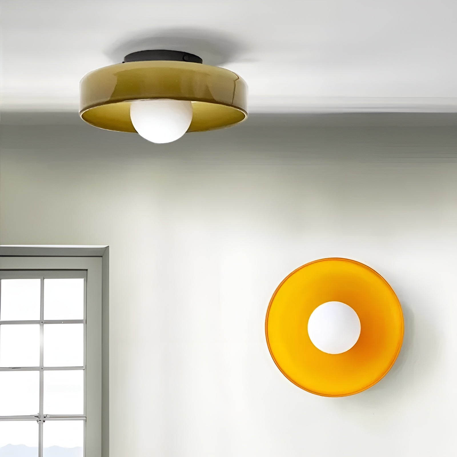 Lunivex - Rund loftlampe med matteret glas i moderne design