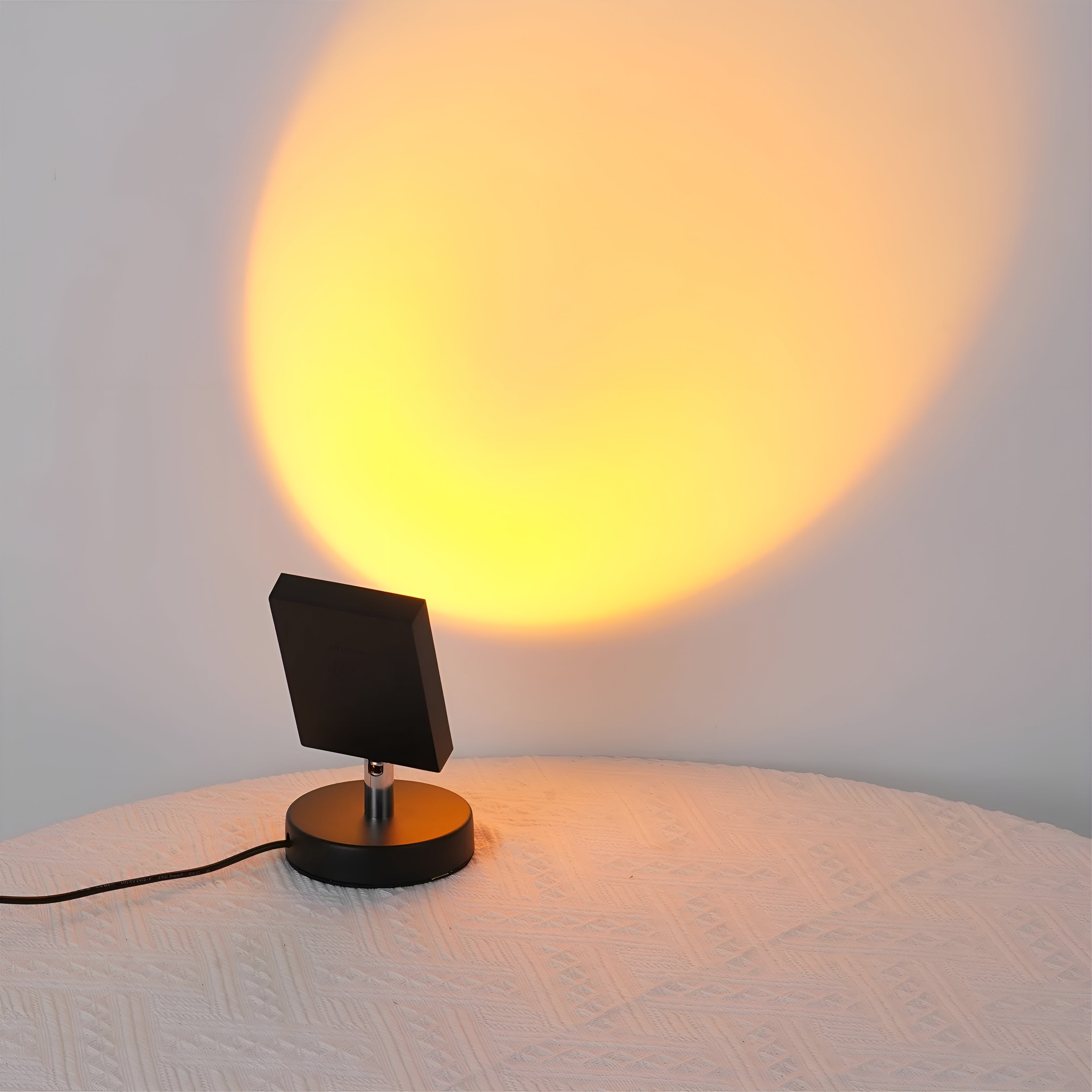 Solunor – Stemningsbordlampe med halo lys i solnedgangsfarver