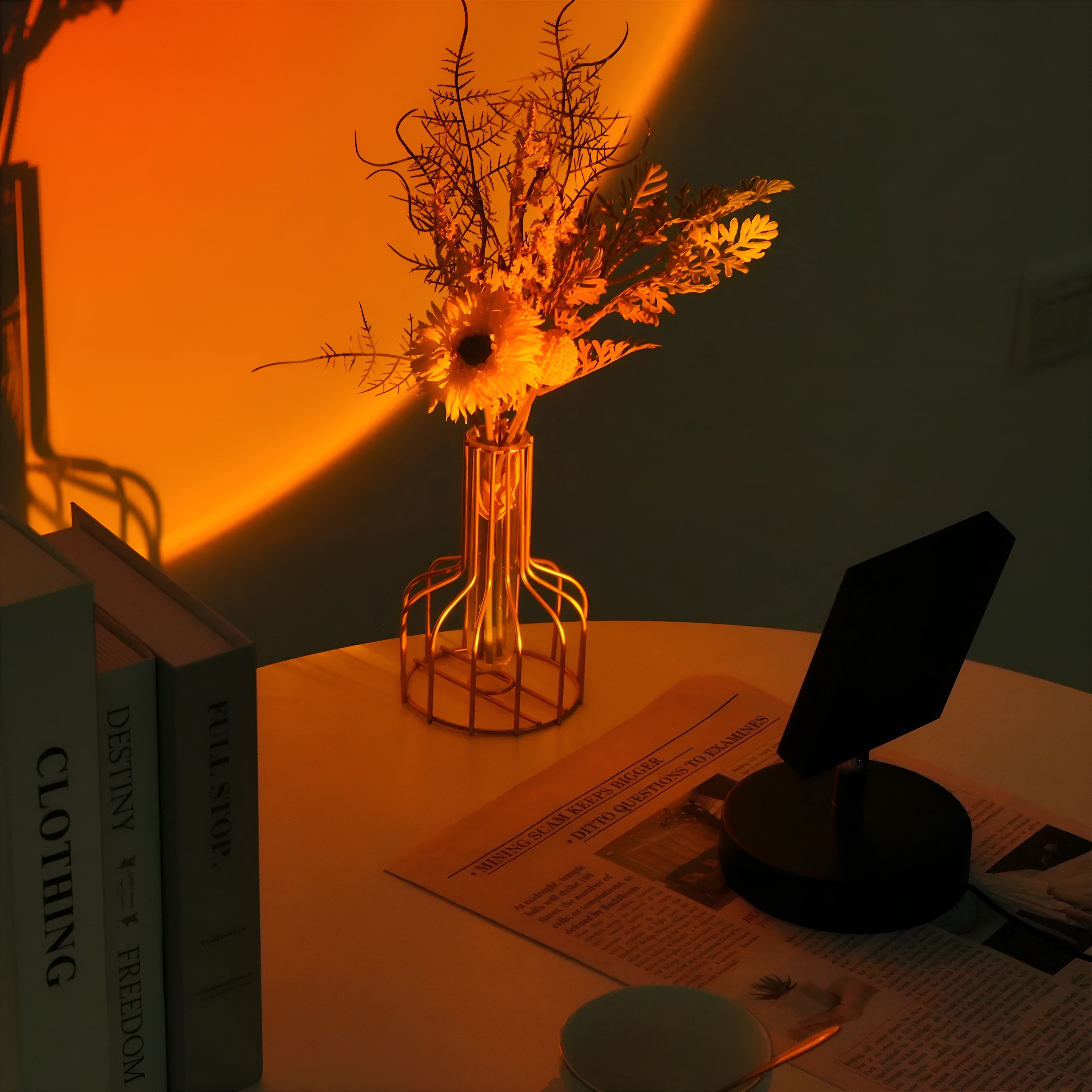 Solunor – Stemningsbordlampe med halo lys i solnedgangsfarver