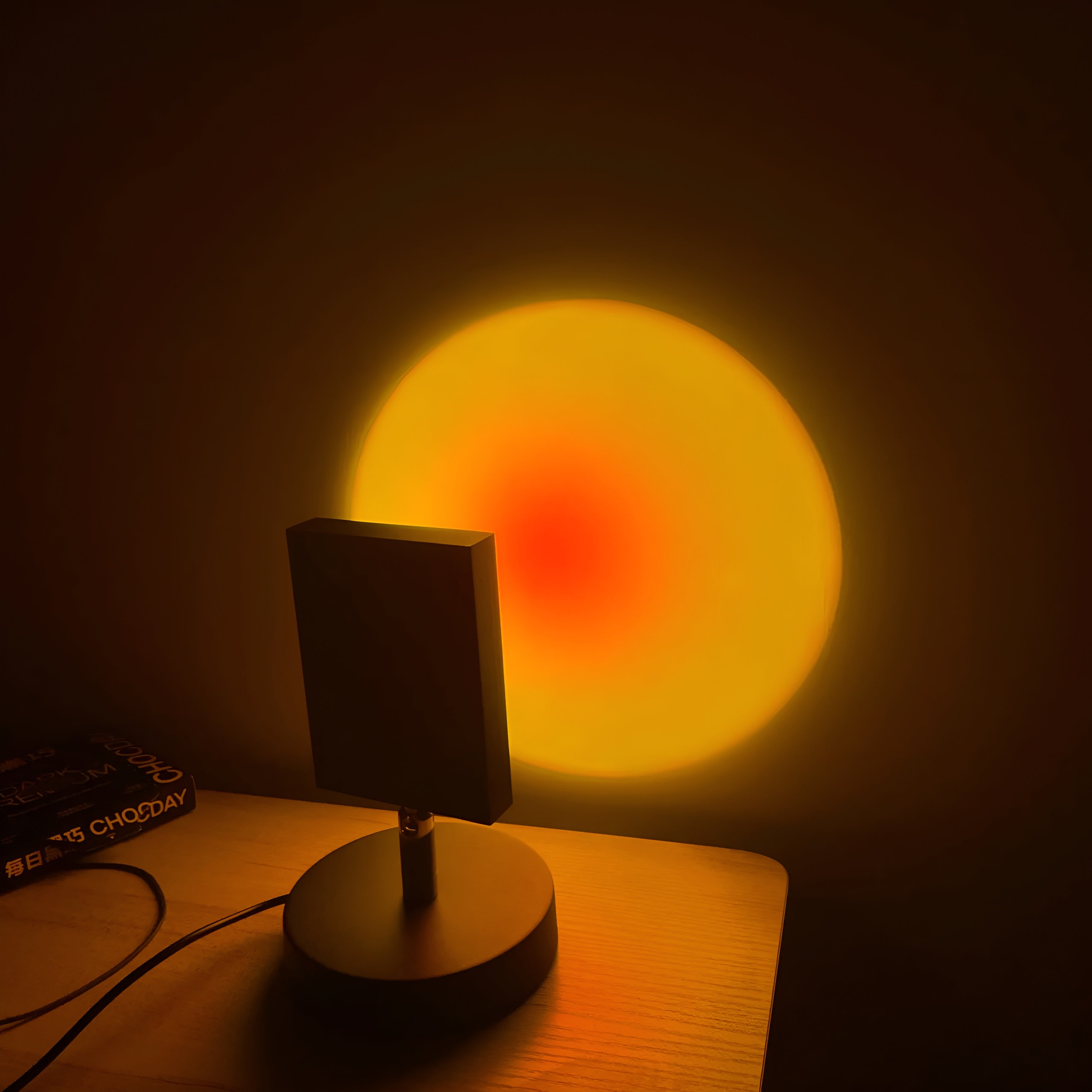 Solunor – Stemningsbordlampe med halo lys i solnedgangsfarver