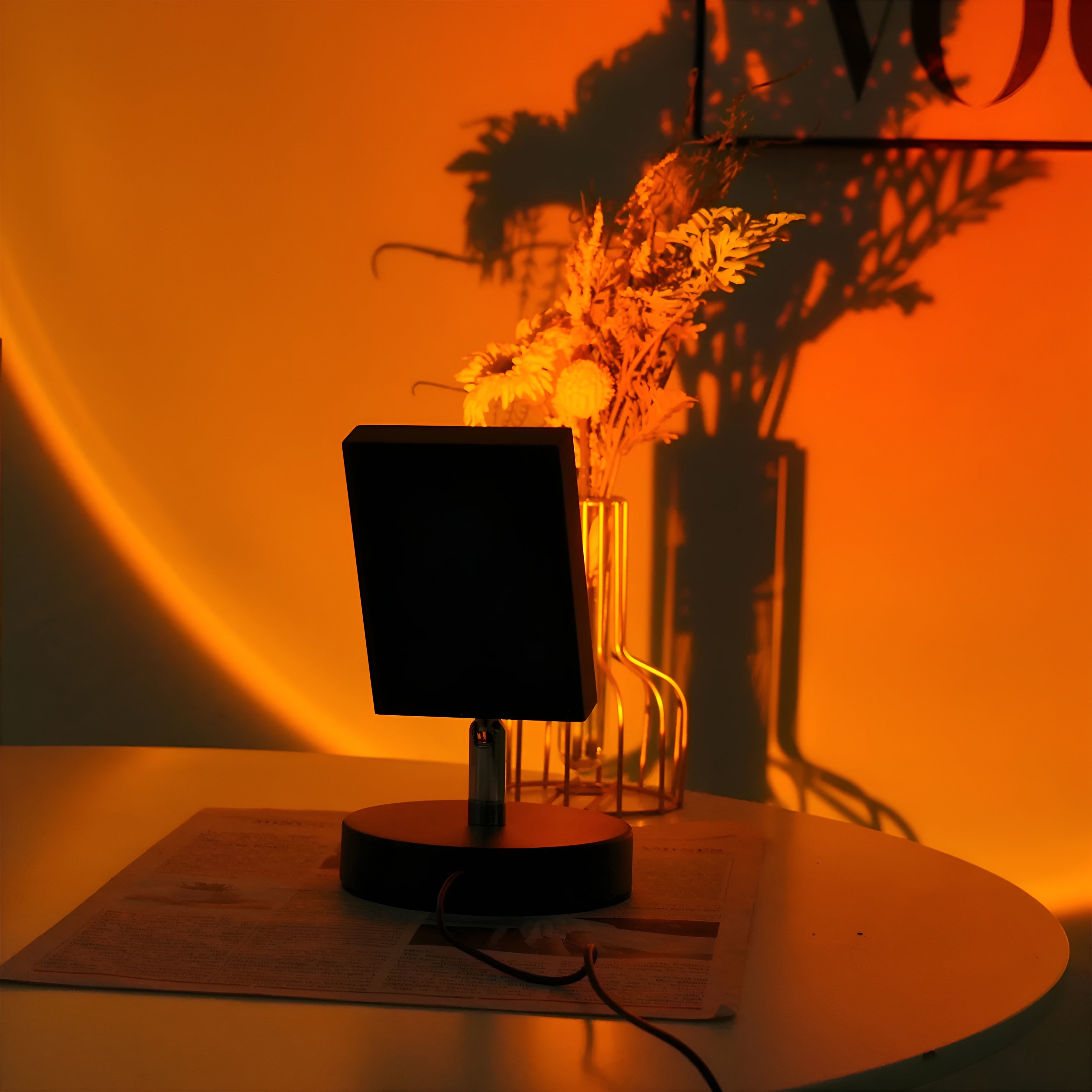 Solunor – Stemningsbordlampe med halo lys i solnedgangsfarver