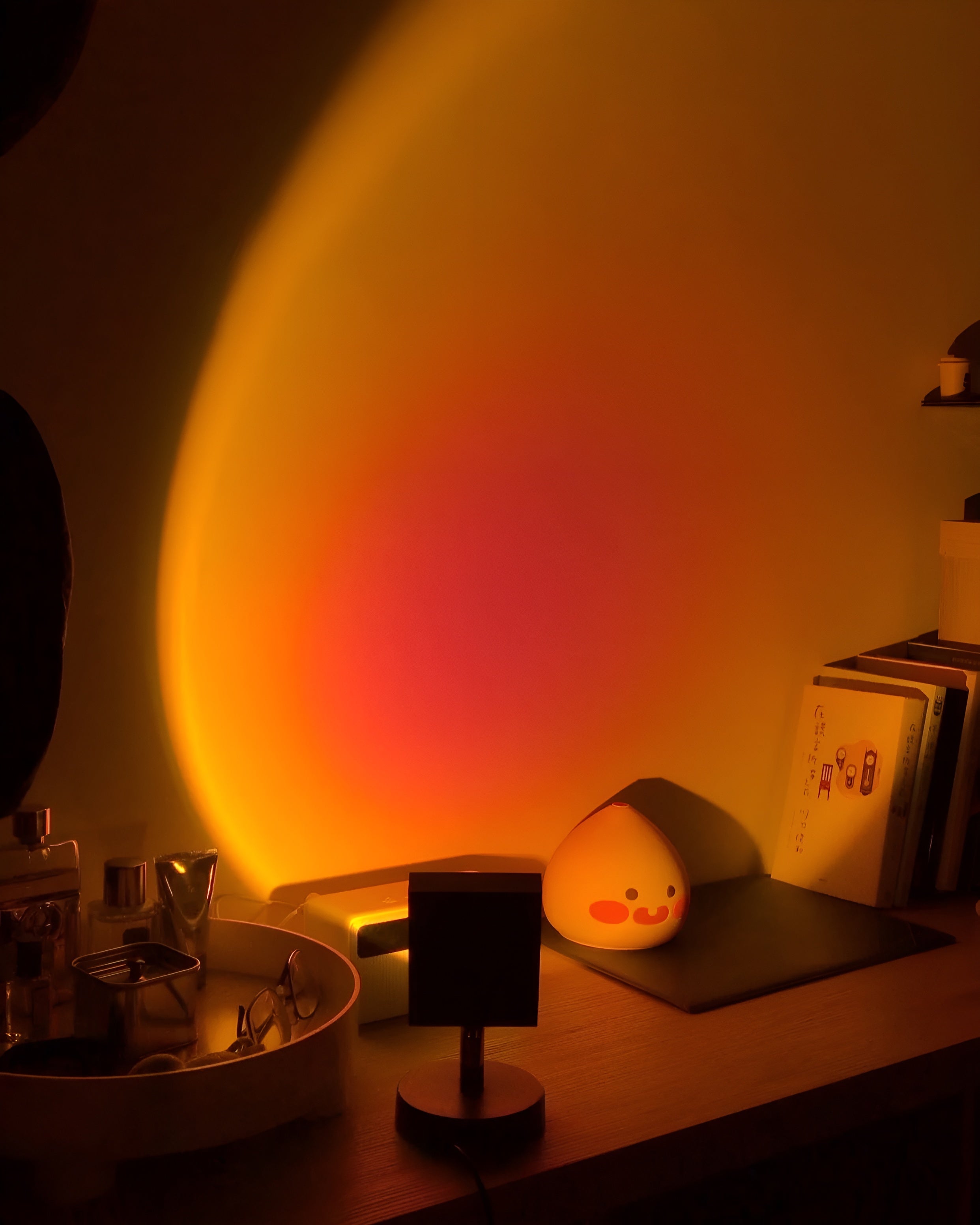 Solunor – Stemningsbordlampe med halo lys i solnedgangsfarver