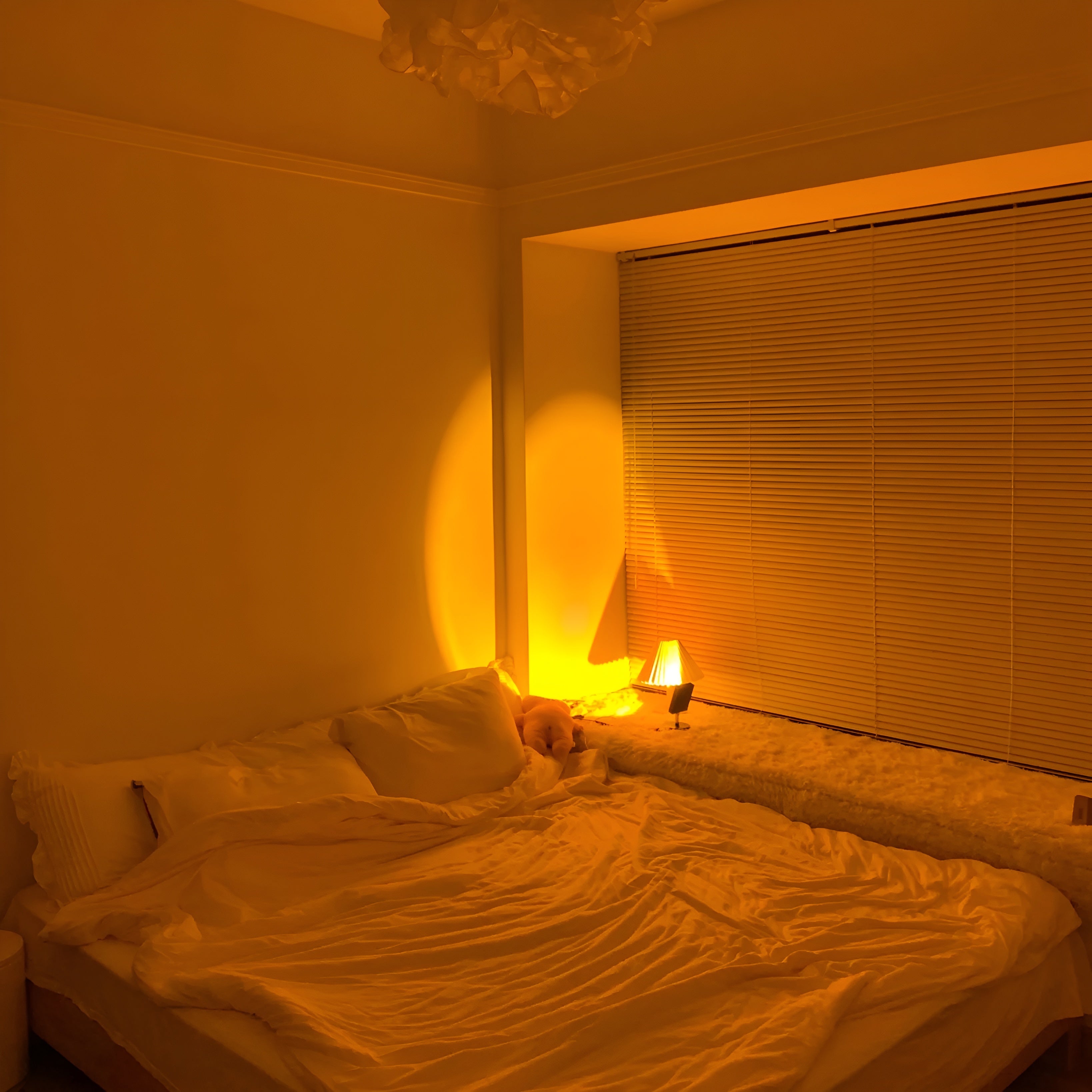 Solunor – Stemningsbordlampe med halo lys i solnedgangsfarver