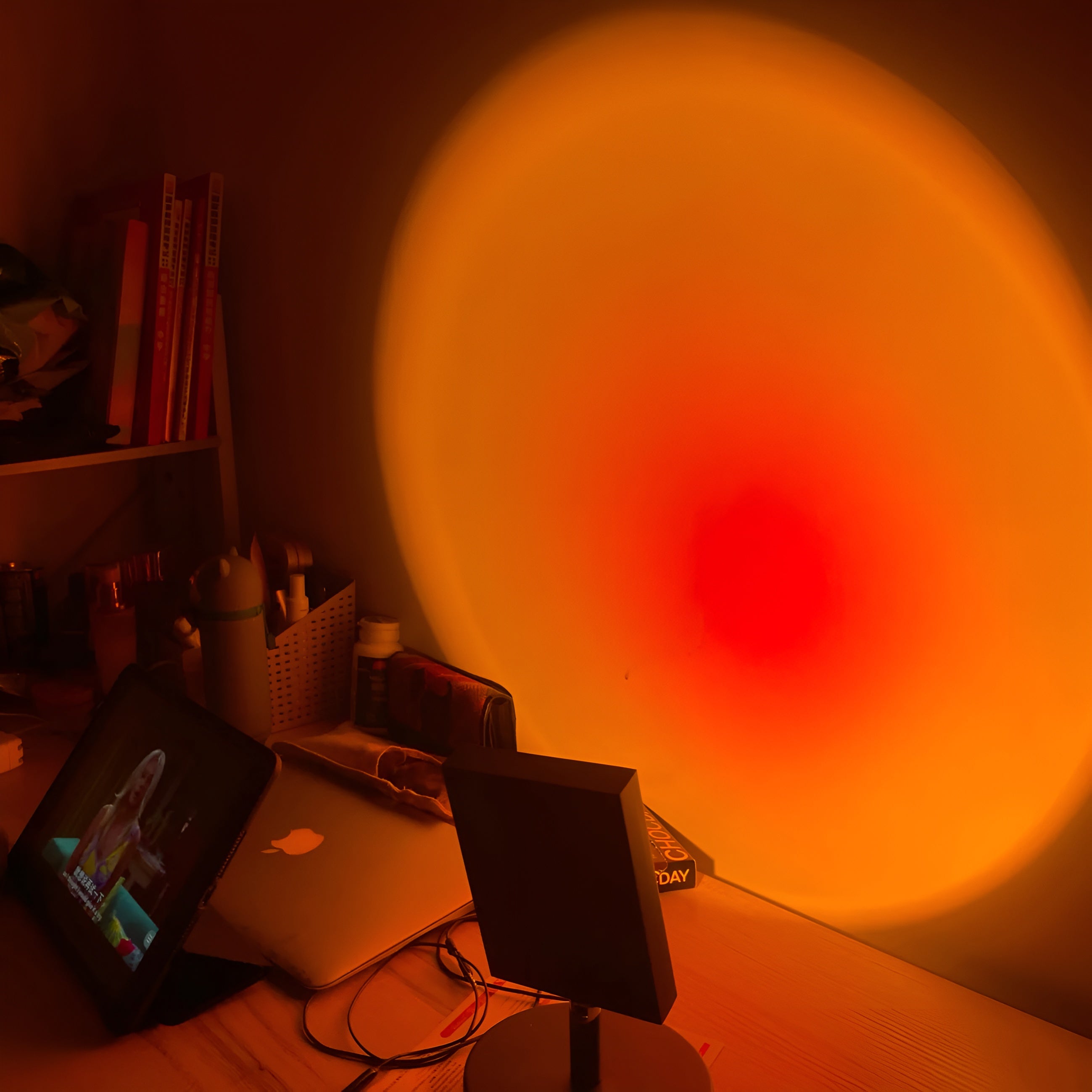 Solunor – Stemningsbordlampe med halo lys i solnedgangsfarver