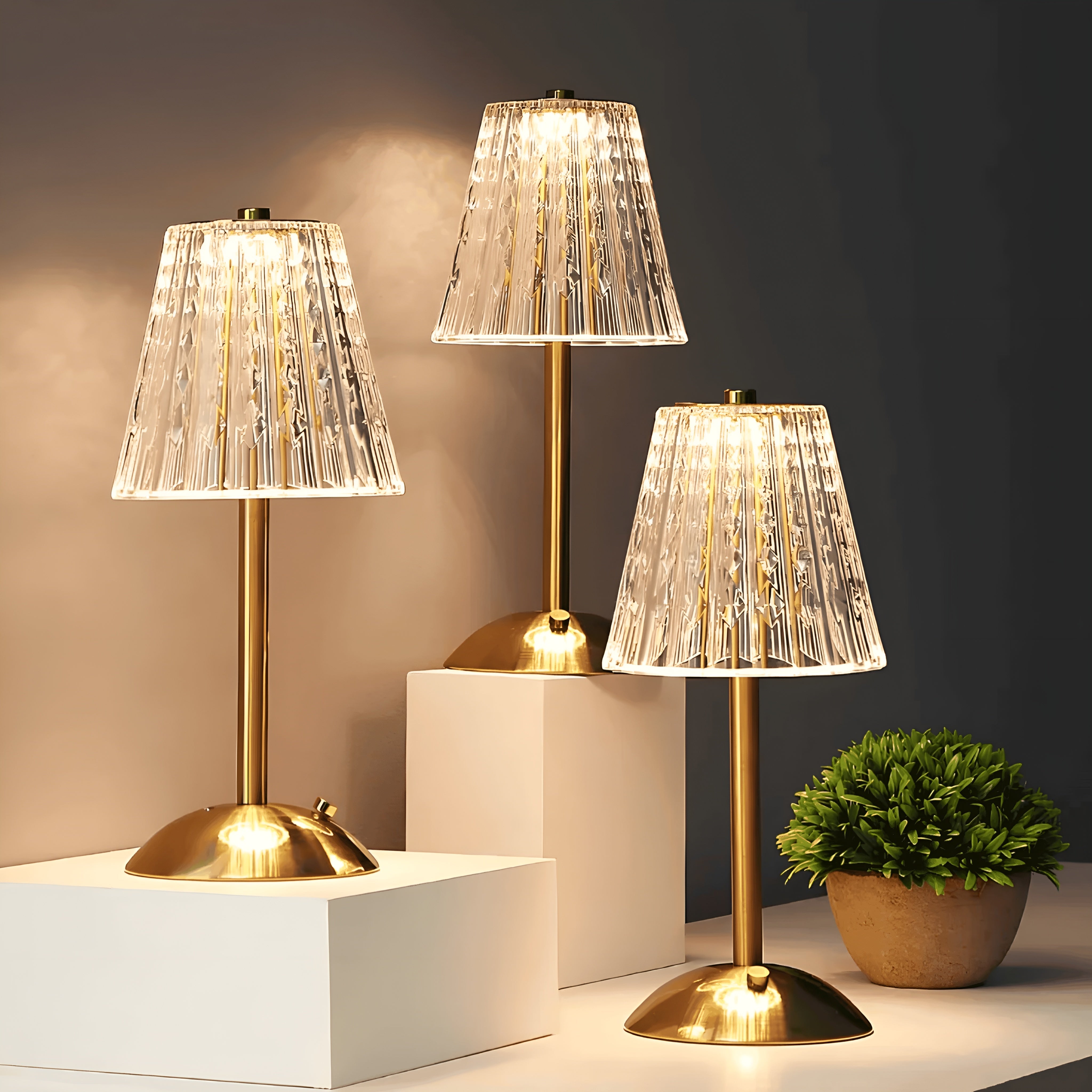 Crystaluxa – Genopladelig krystal LED bordlampe med berøringsdæmpning