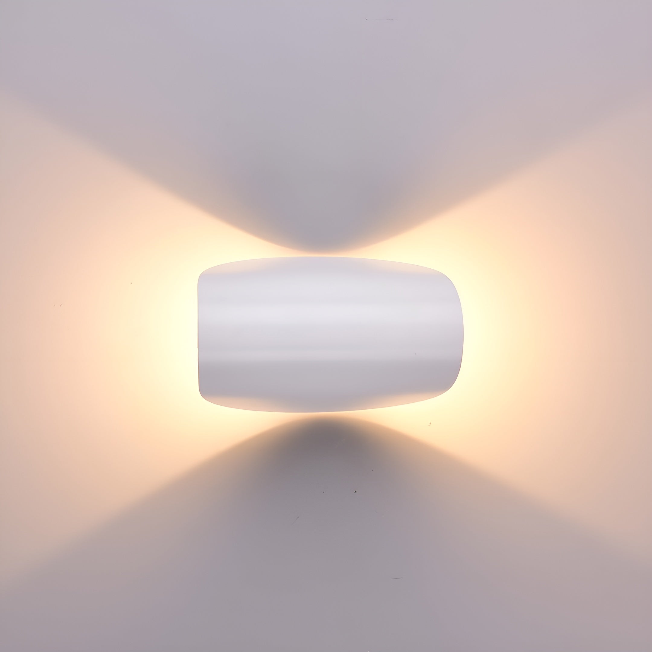 ArcLume – Skulpturel LED-væglampe i sort eller hvid aluminium