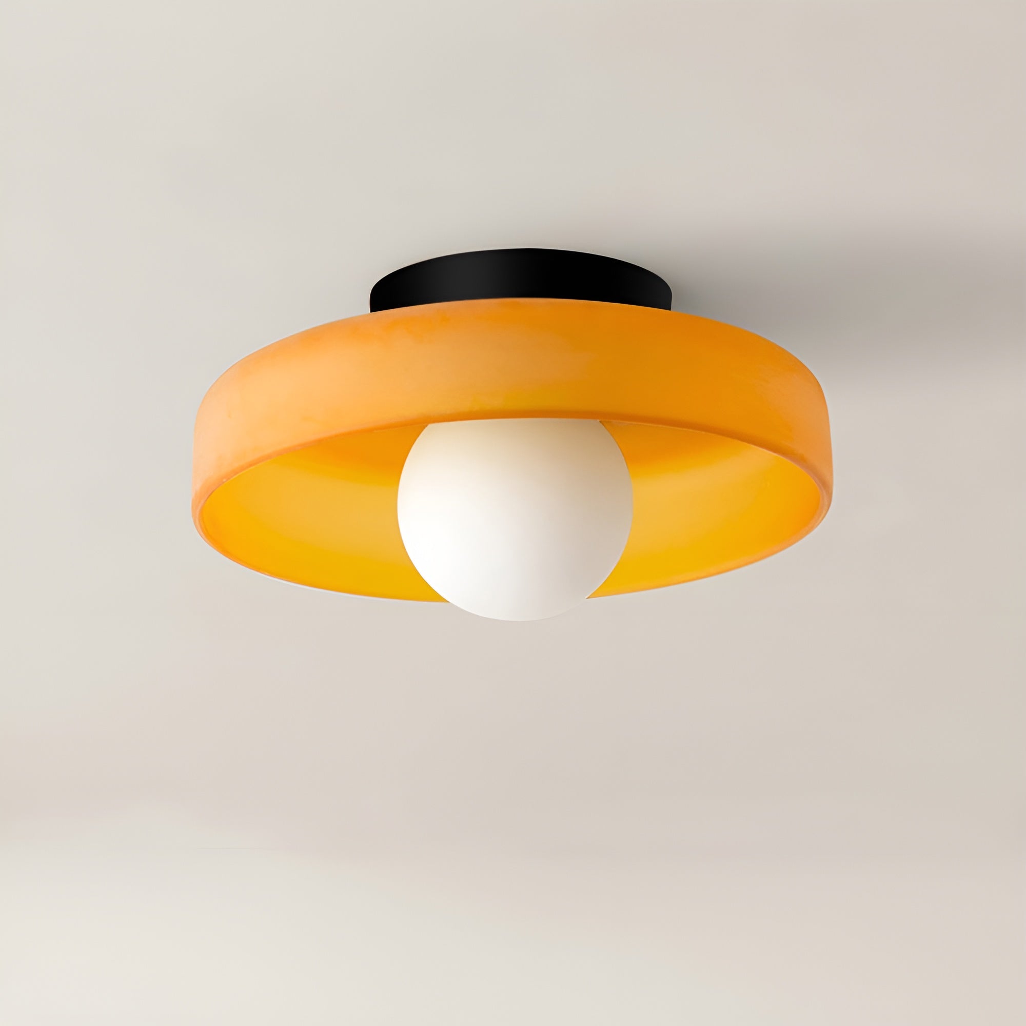Lunivex - Rund loftlampe med matteret glas i moderne design