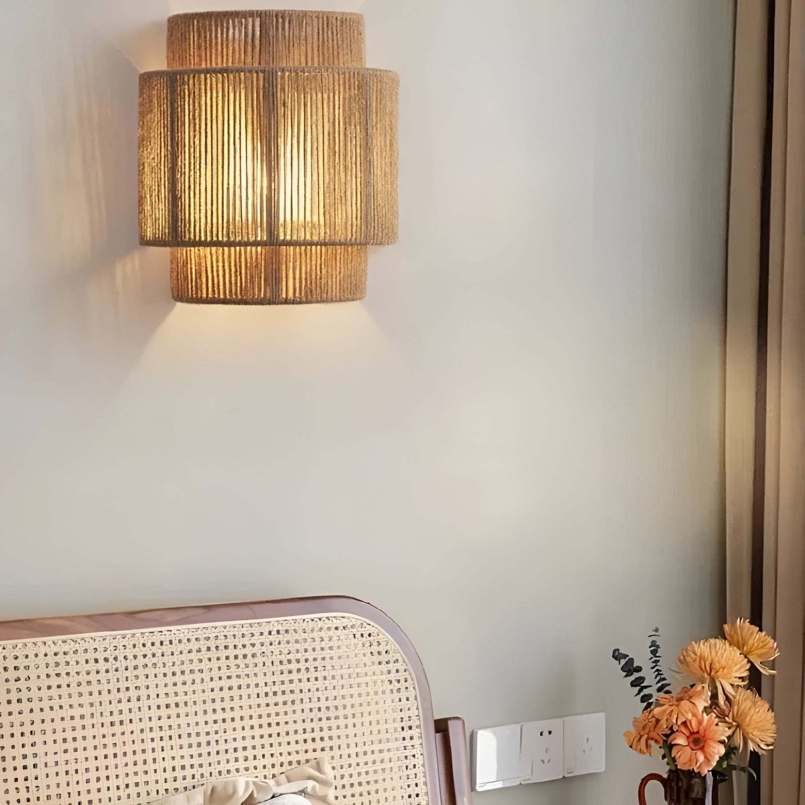 Rattiva - Håndflettet rattan væglampe i naturligt design