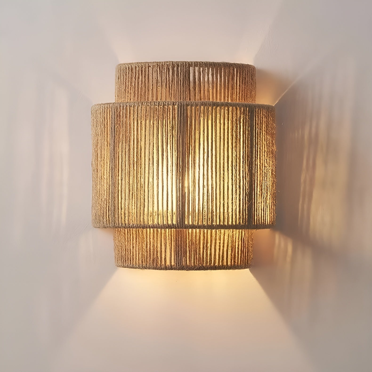 Rattiva - Håndflettet rattan væglampe i naturligt design